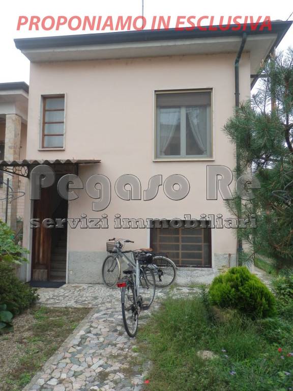 casa indipendente in vendita a Vigevano