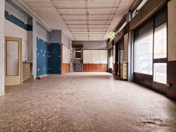 negozio in vendita a Vigevano