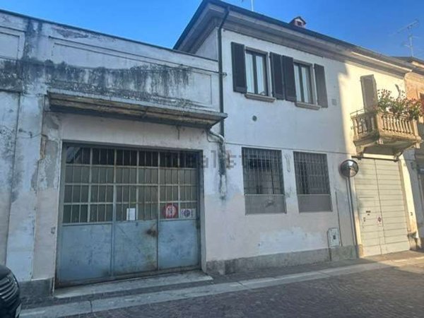 capannone in vendita a Vigevano