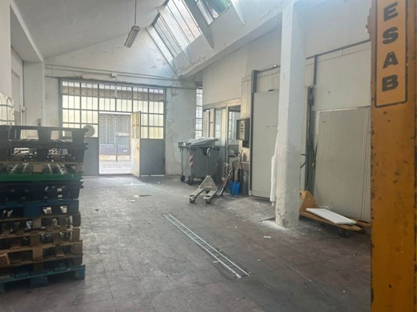 locale commerciale in vendita a Vigevano