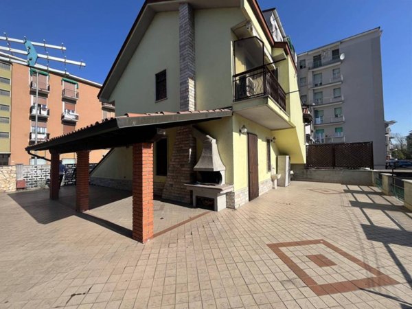 casa indipendente in vendita a Vigevano