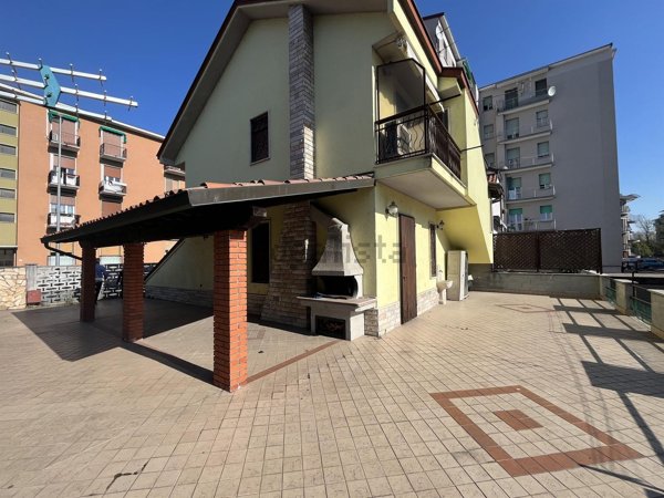 casa indipendente in vendita a Vigevano