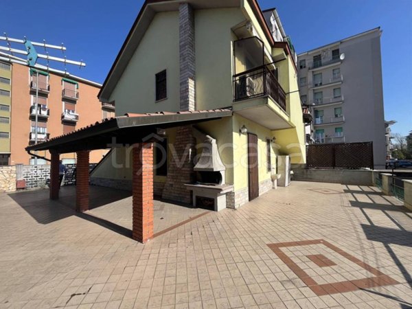 casa indipendente in vendita a Vigevano