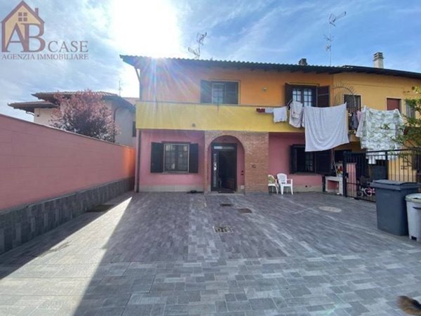 casa indipendente in vendita a Vigevano in zona Piccolini