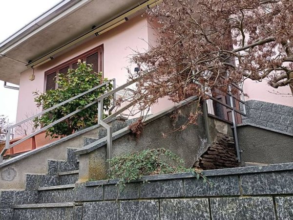 casa indipendente in vendita a Vigevano in zona Piccolini