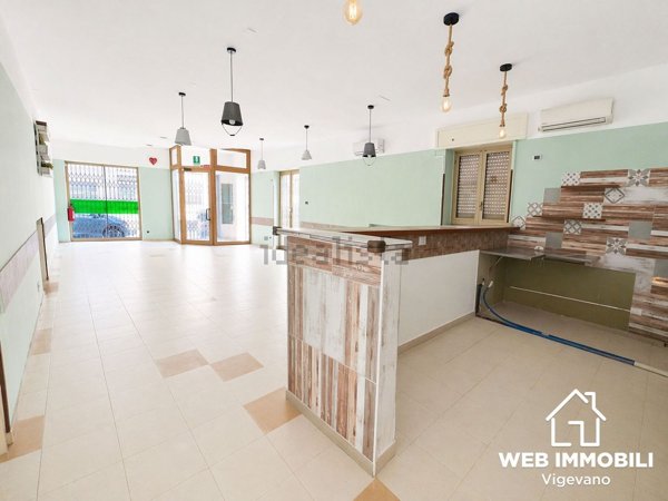 locale commerciale in vendita a Vigevano