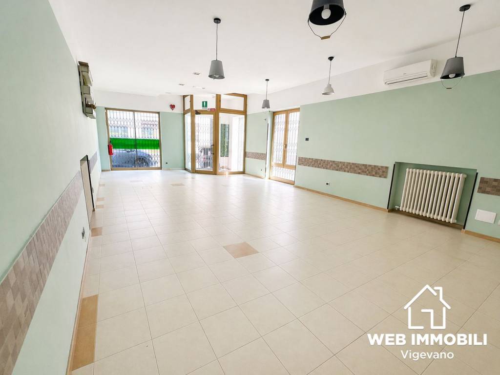 negozio in vendita a Vigevano