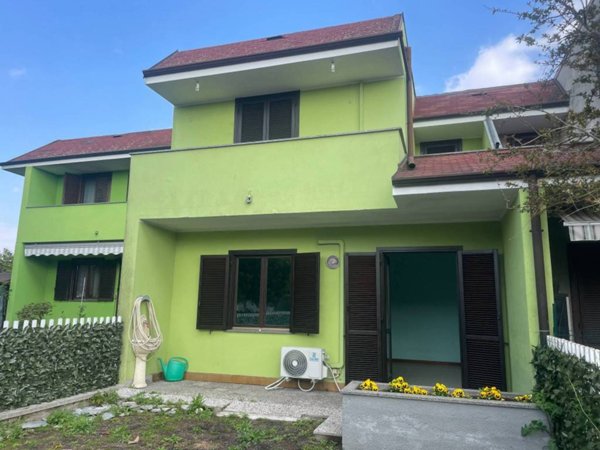 casa indipendente in vendita a Vigevano in zona Piccolini