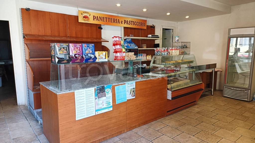 negozio in vendita a Vigevano