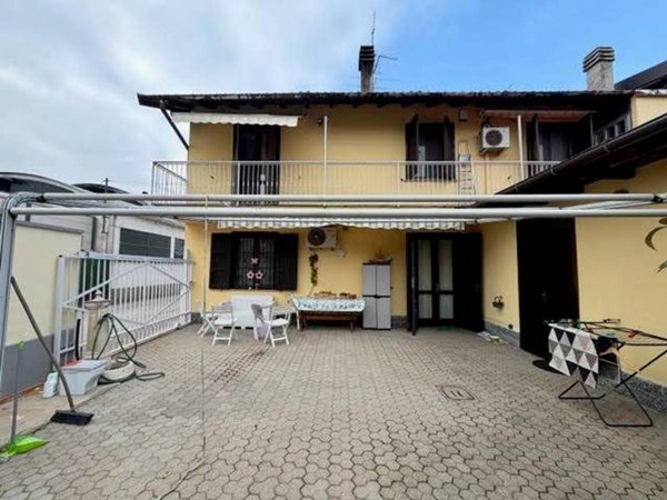casa indipendente in vendita a Vigevano