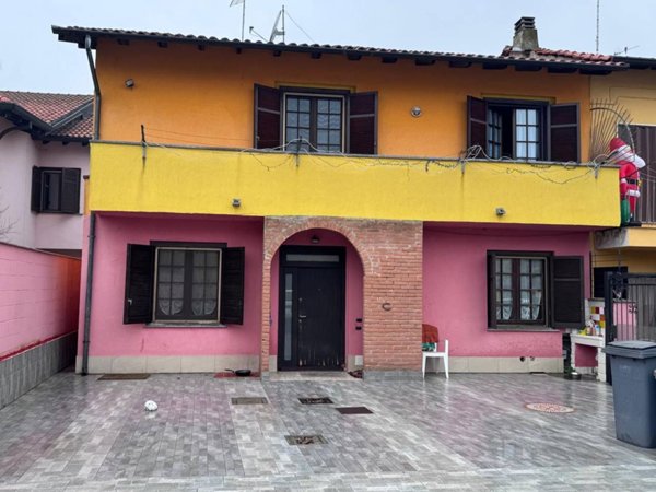 casa indipendente in vendita a Vigevano in zona Piccolini