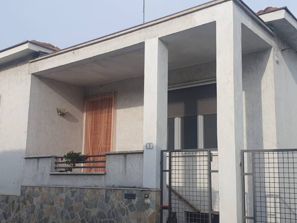 casa indipendente in vendita a Vigevano