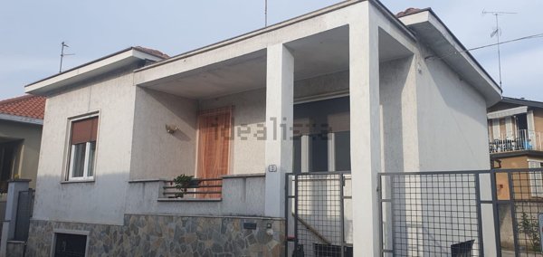 casa indipendente in vendita a Vigevano