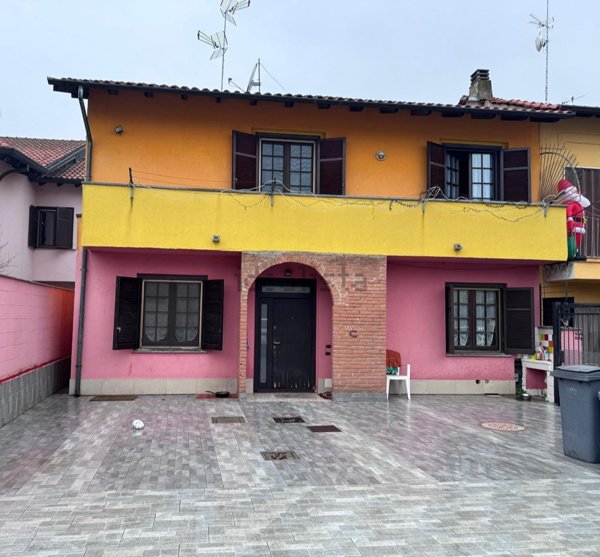 casa indipendente in vendita a Vigevano in zona Piccolini