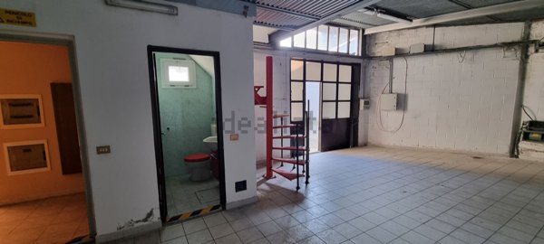 locale di sgombero in vendita a Vigevano