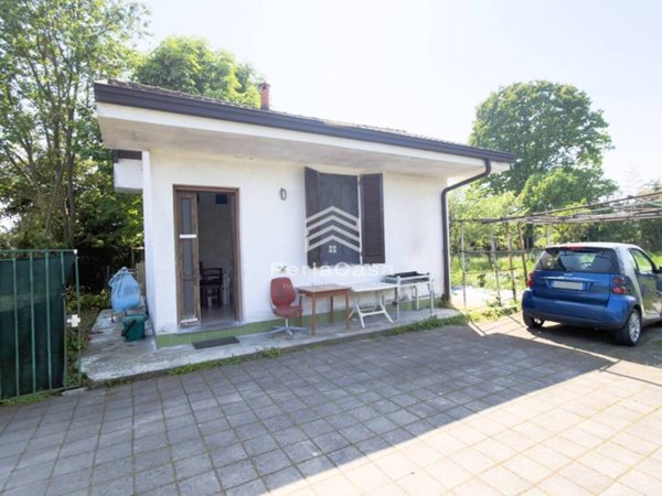 casa indipendente in vendita a Vigevano