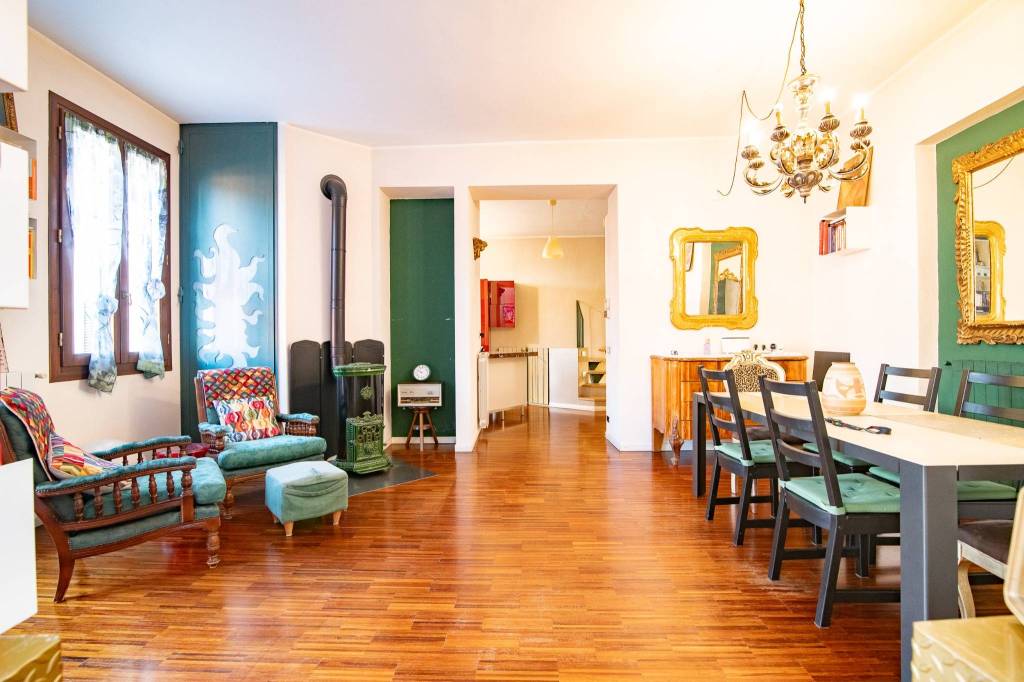 casa indipendente in vendita a Vigevano