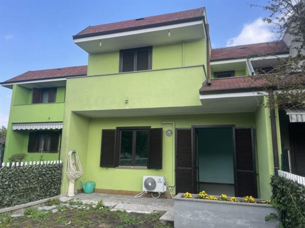 casa indipendente in vendita a Vigevano