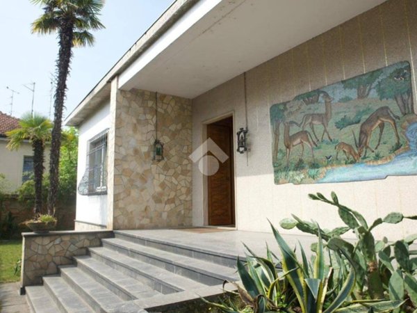 casa indipendente in vendita a Vigevano