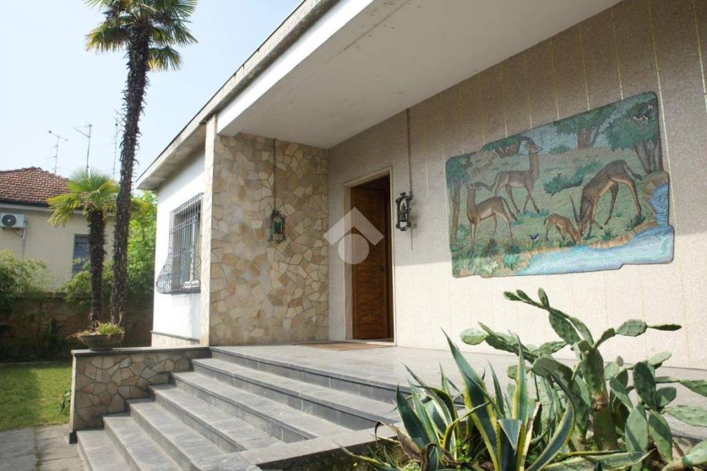 casa indipendente in vendita a Vigevano