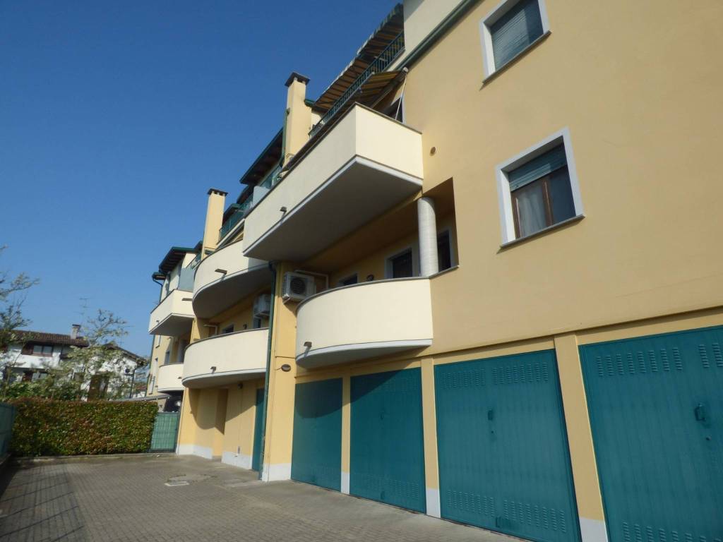 appartamento in vendita a Vigevano in zona Piccolini