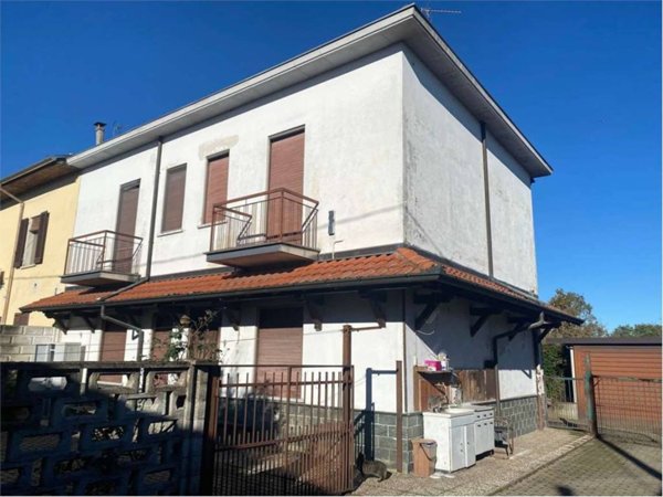 casa indipendente in vendita a Vigevano in zona Piccolini