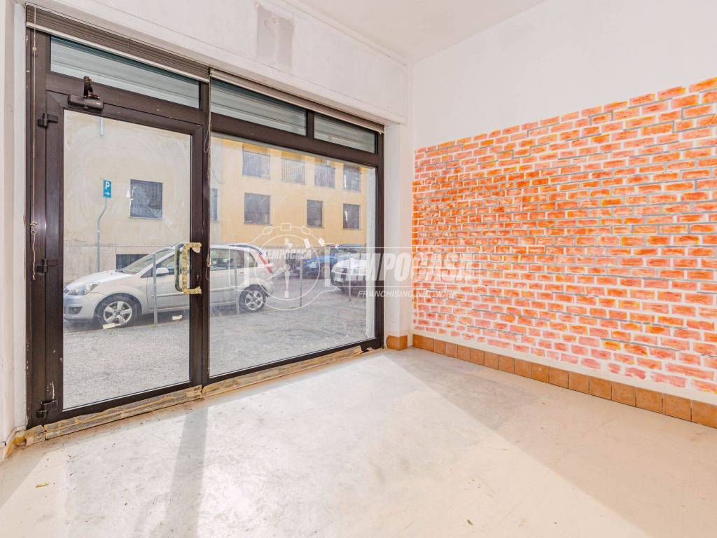 negozio in vendita a Vigevano