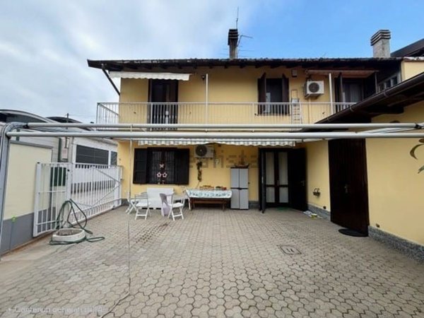 casa indipendente in vendita a Vigevano