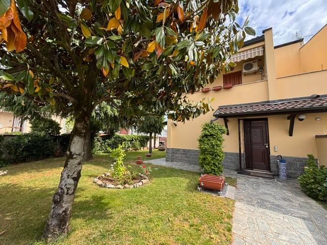 casa indipendente in vendita a Vigevano