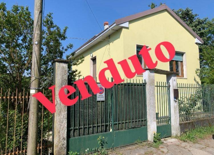 casa indipendente in vendita a Vigevano in zona Piccolini