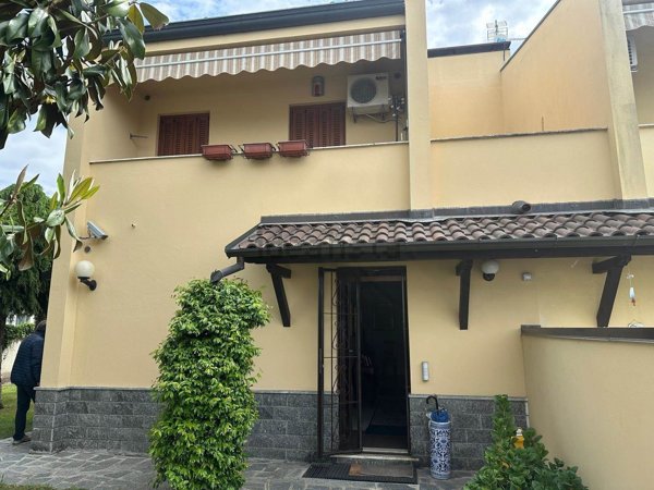 casa indipendente in vendita a Vigevano