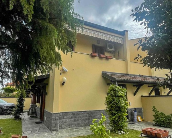 casa indipendente in vendita a Vigevano