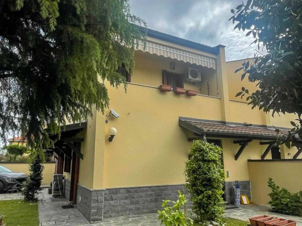 casa indipendente in vendita a Vigevano
