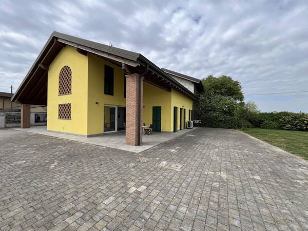 casa indipendente in vendita a Vigevano in zona Piccolini