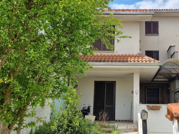 casa indipendente in vendita a Vigevano