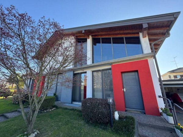 casa indipendente in vendita a Vigevano in zona Piccolini