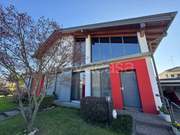 casa indipendente in vendita a Vigevano in zona Piccolini