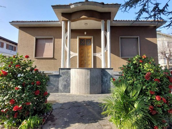 casa indipendente in vendita a Vigevano