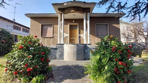 casa indipendente in vendita a Vigevano