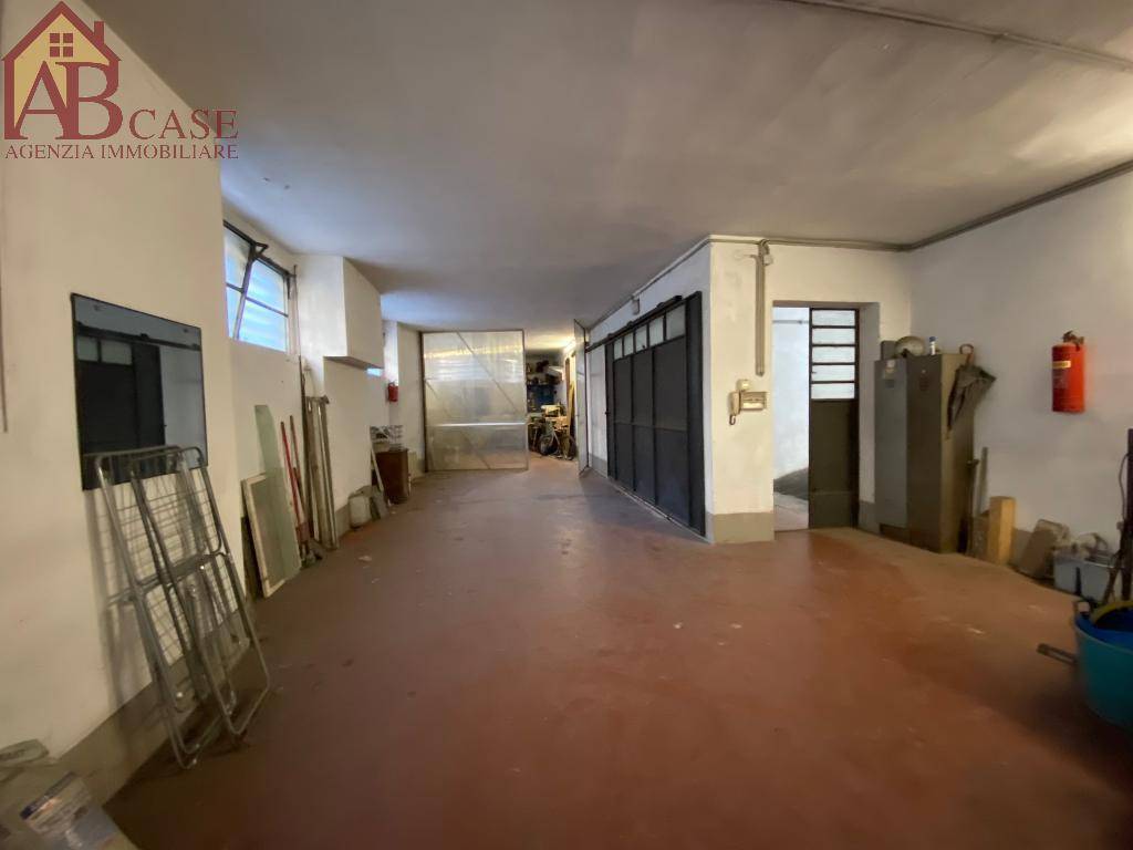 locale commerciale in vendita a Vigevano