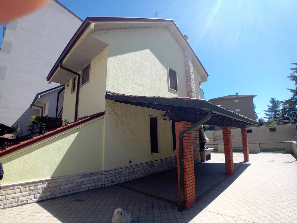 casa indipendente in vendita a Vigevano