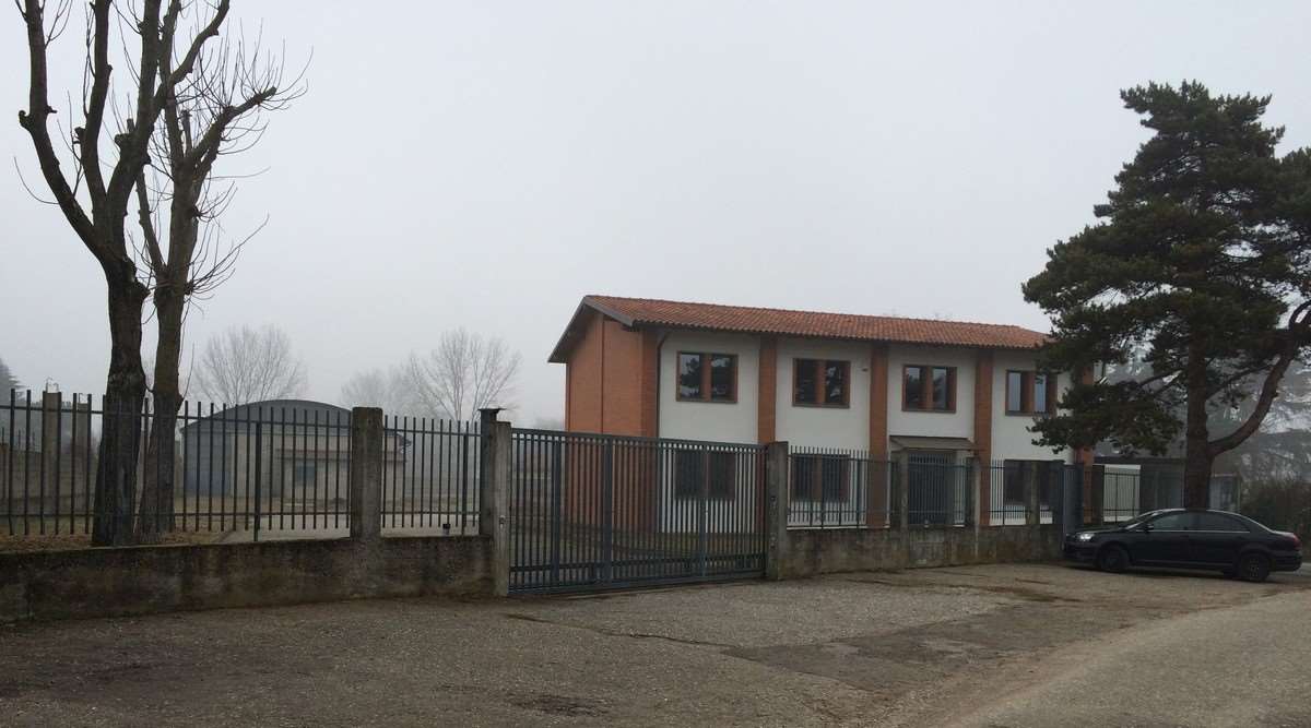 capannone in vendita a Vigevano in zona Fogliano