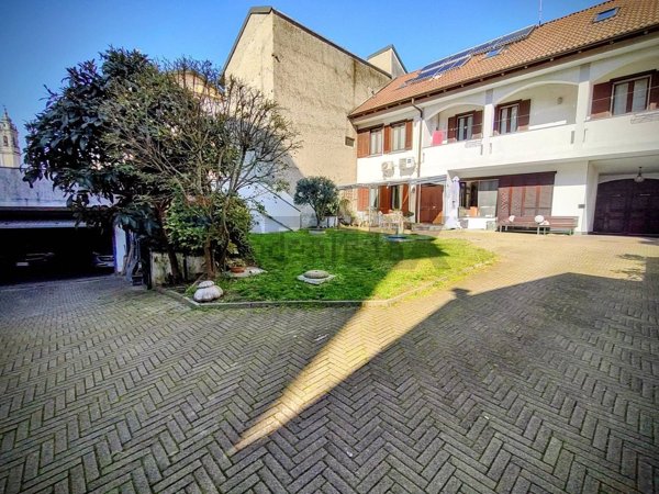 casa indipendente in vendita a Vigevano