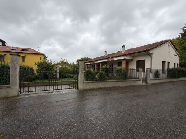 casa indipendente in vendita a Vigevano