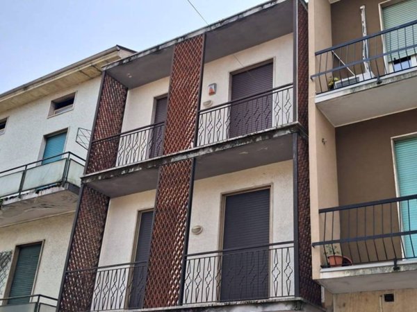 casa indipendente in vendita a Vigevano