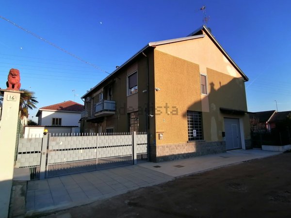 casa indipendente in vendita a Vigevano