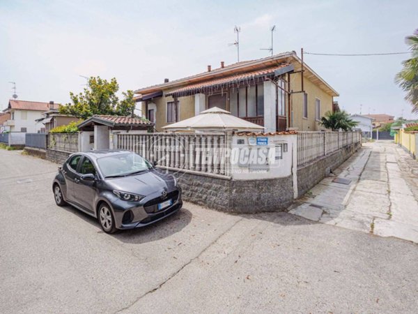 casa indipendente in vendita a Vigevano