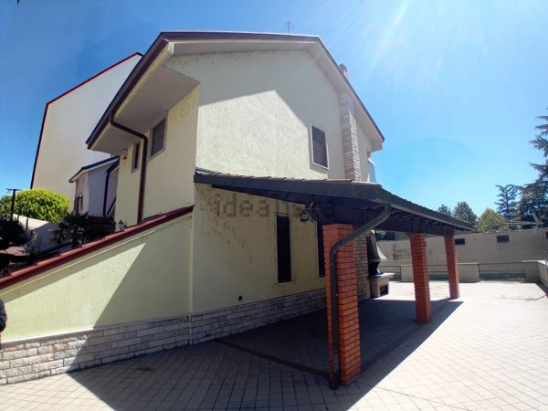 casa indipendente in vendita a Vigevano