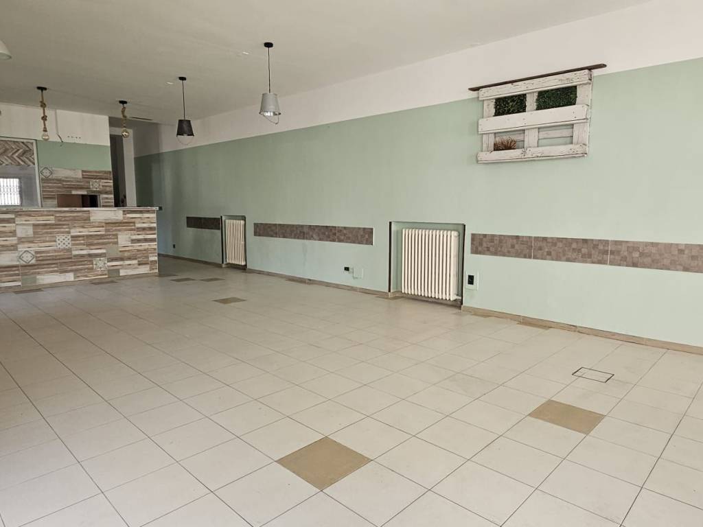 negozio in vendita a Vigevano
