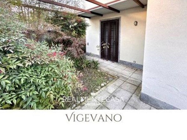 casa indipendente in vendita a Vigevano